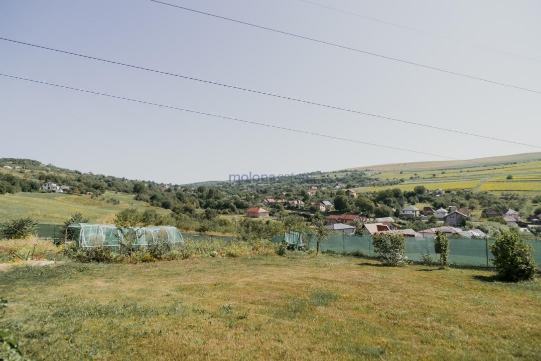 Casă solid construită, teren generos de 1.400 mp, Vâlcele