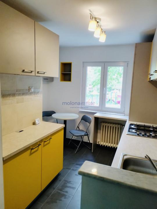 Apartament 3 camere, decomandat, Piață Flora, etaj 1