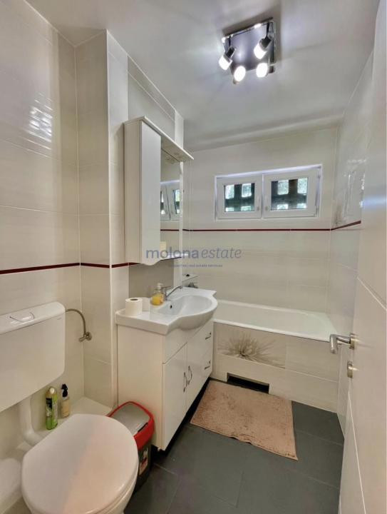 Apartament 3 camere, decomandat, Piață Flora, etaj 1