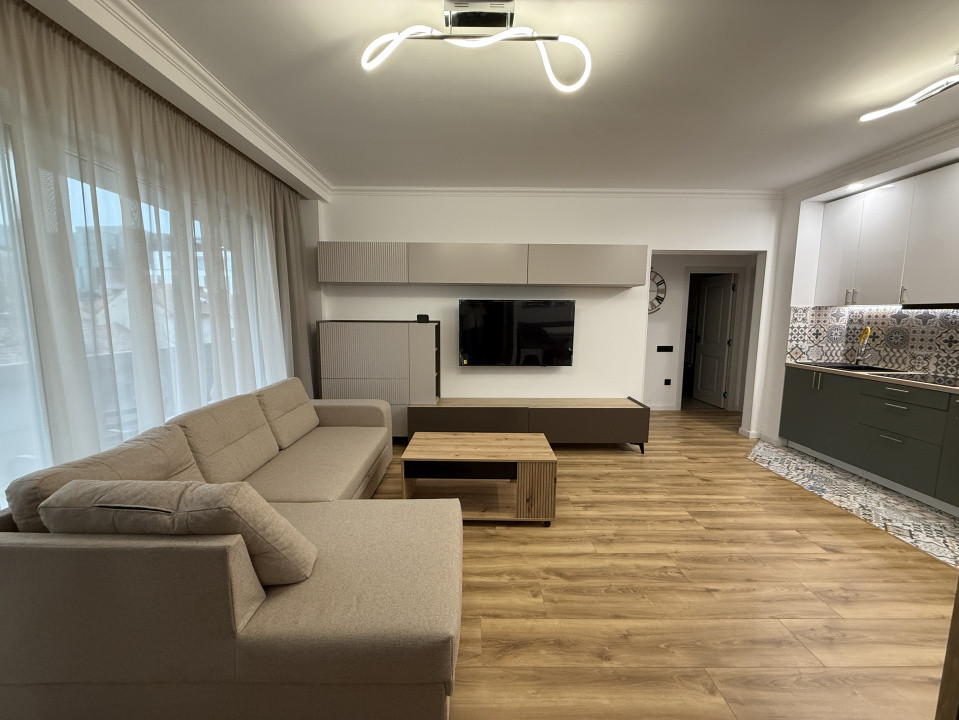 Apartament 3 camere , prima închiriere totul nou,  terasă 850 €