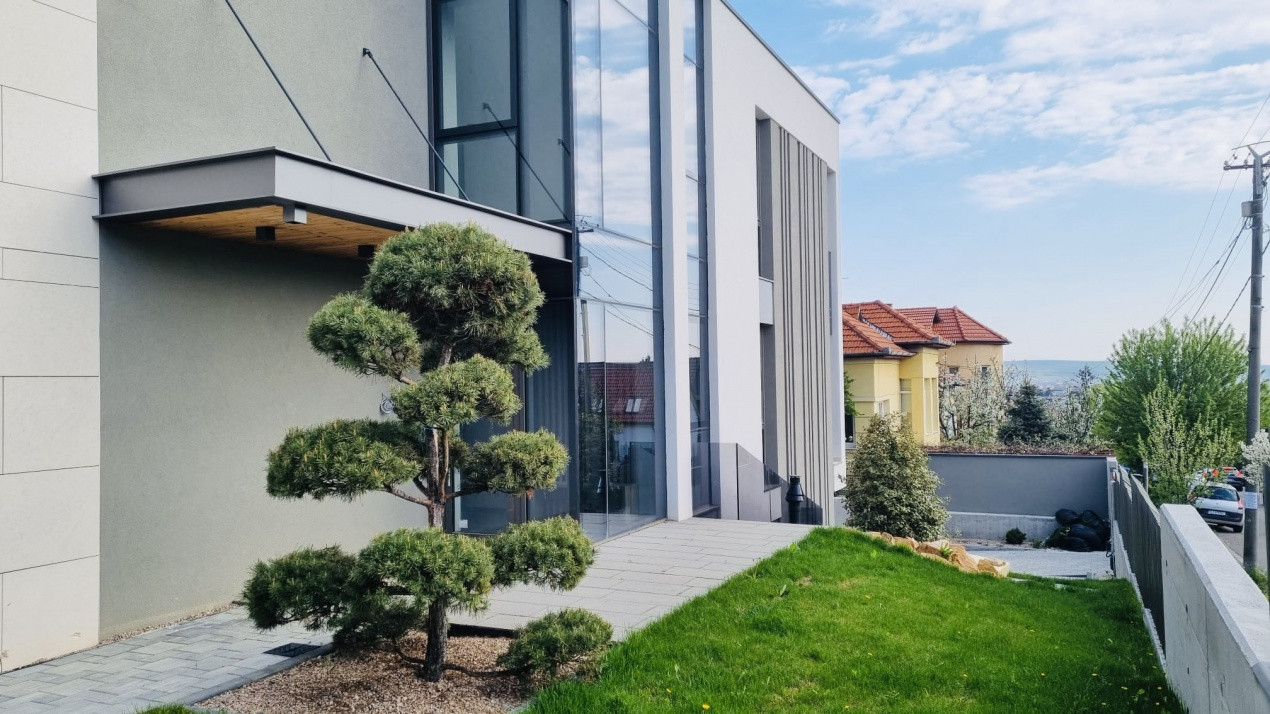 Proprietate rezidențială, cu două apartamente private, în Andrei Muresanu 