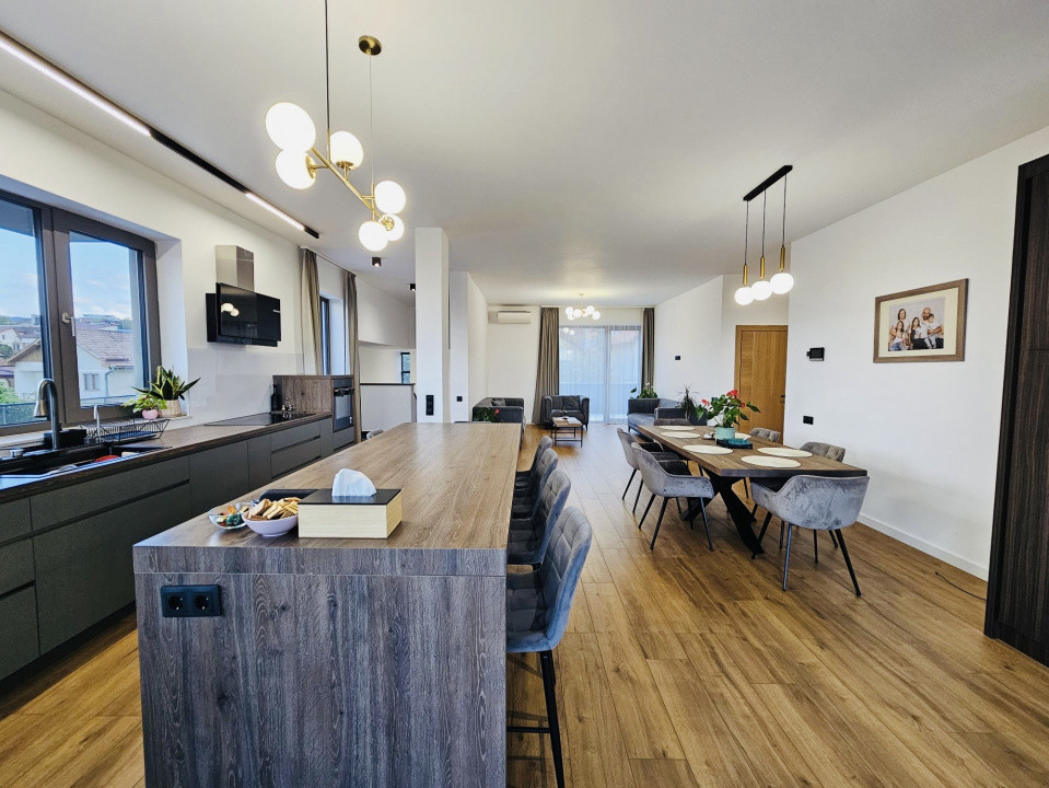 Proprietate rezidențială, cu două apartamente private, în Andrei Muresanu 