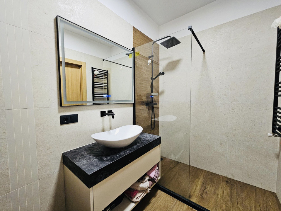 Proprietate rezidențială, cu două apartamente private, în Andrei Muresanu 