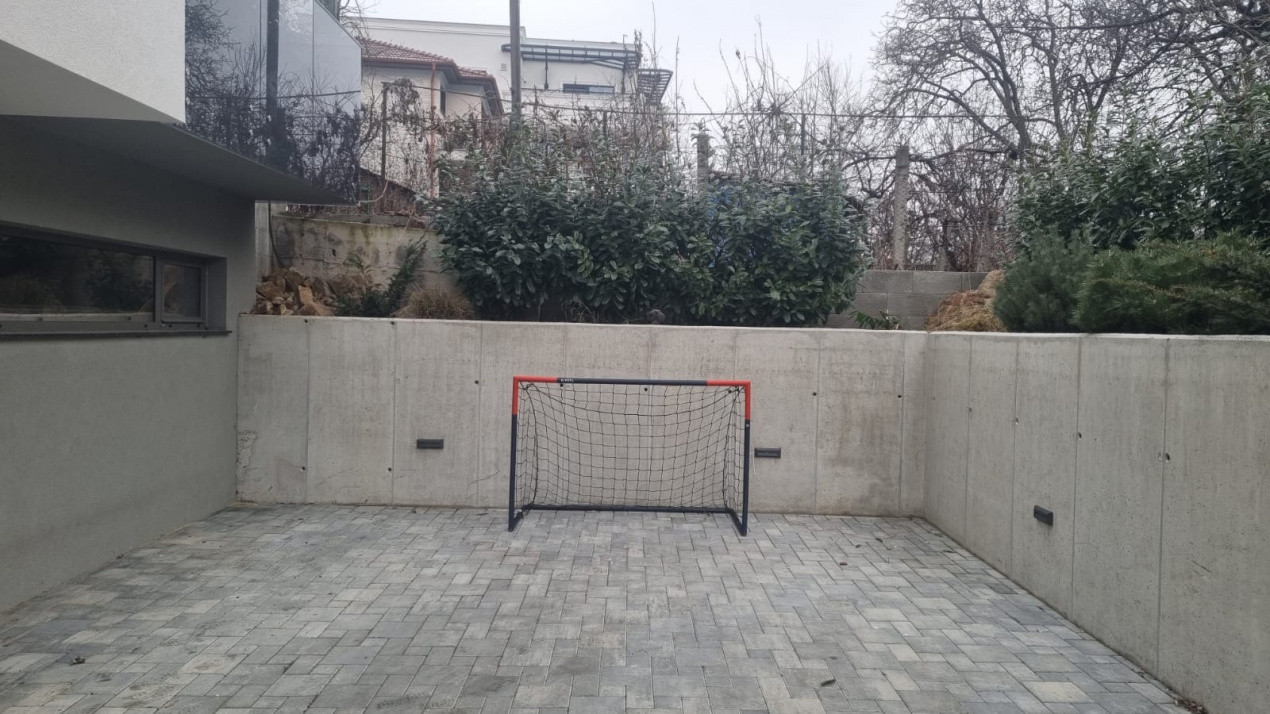 Proprietate rezidențială, cu două apartamente private, în Andrei Muresanu 