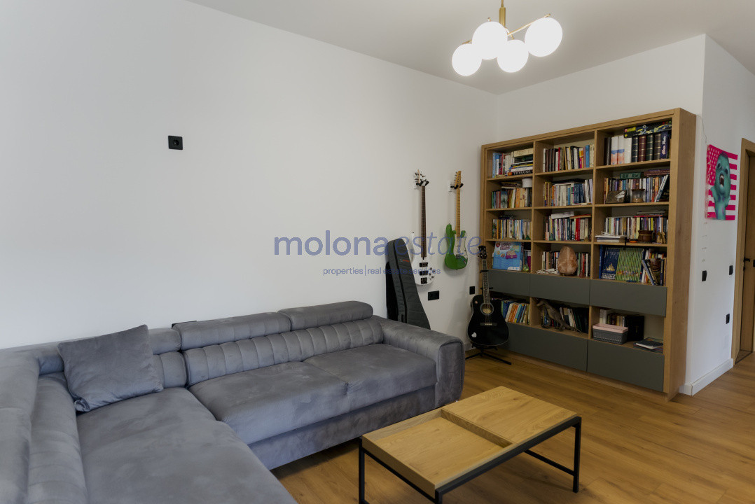 Proprietate rezidențială, cu două apartamente private, în Andrei Muresanu 