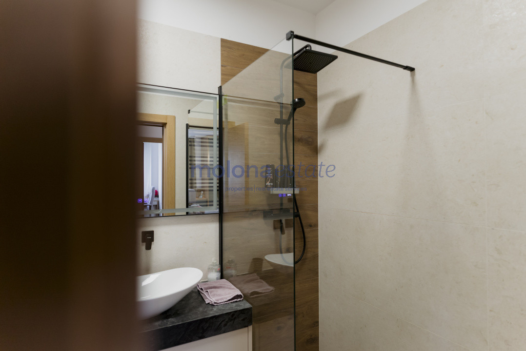 Proprietate rezidențială, cu două apartamente private, în Andrei Muresanu 