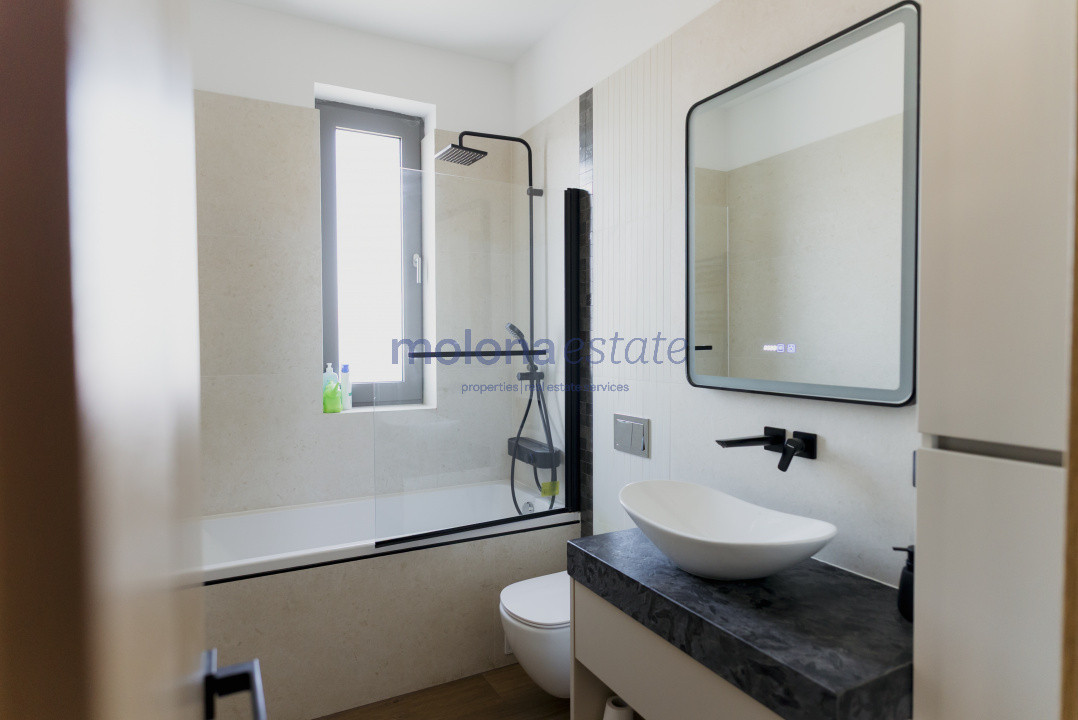 Proprietate rezidențială, cu două apartamente private, în Andrei Muresanu 