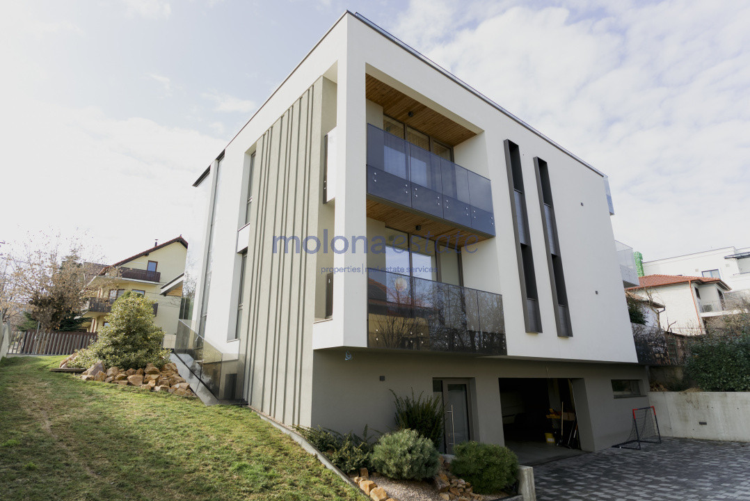 Proprietate rezidențială, cu două apartamente private, în Andrei Muresanu 