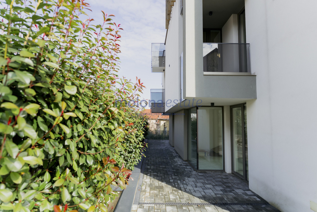 Proprietate rezidențială, cu două apartamente private, în Andrei Muresanu 