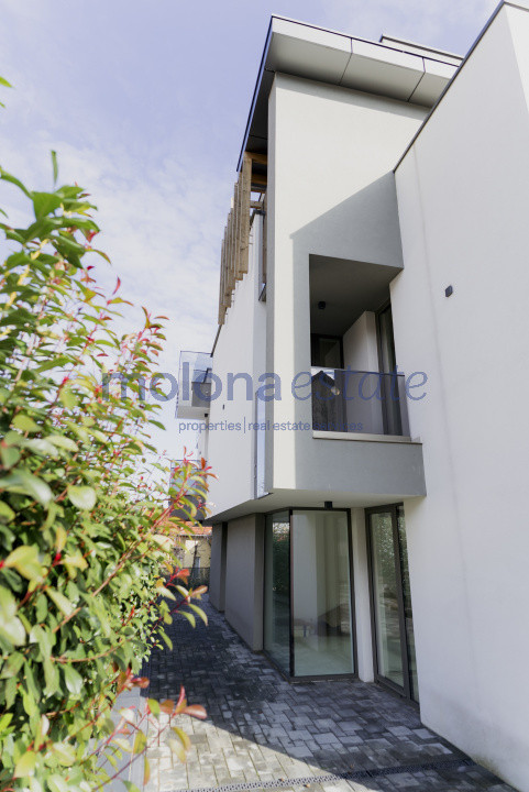 Proprietate rezidențială, cu două apartamente private, în Andrei Muresanu 