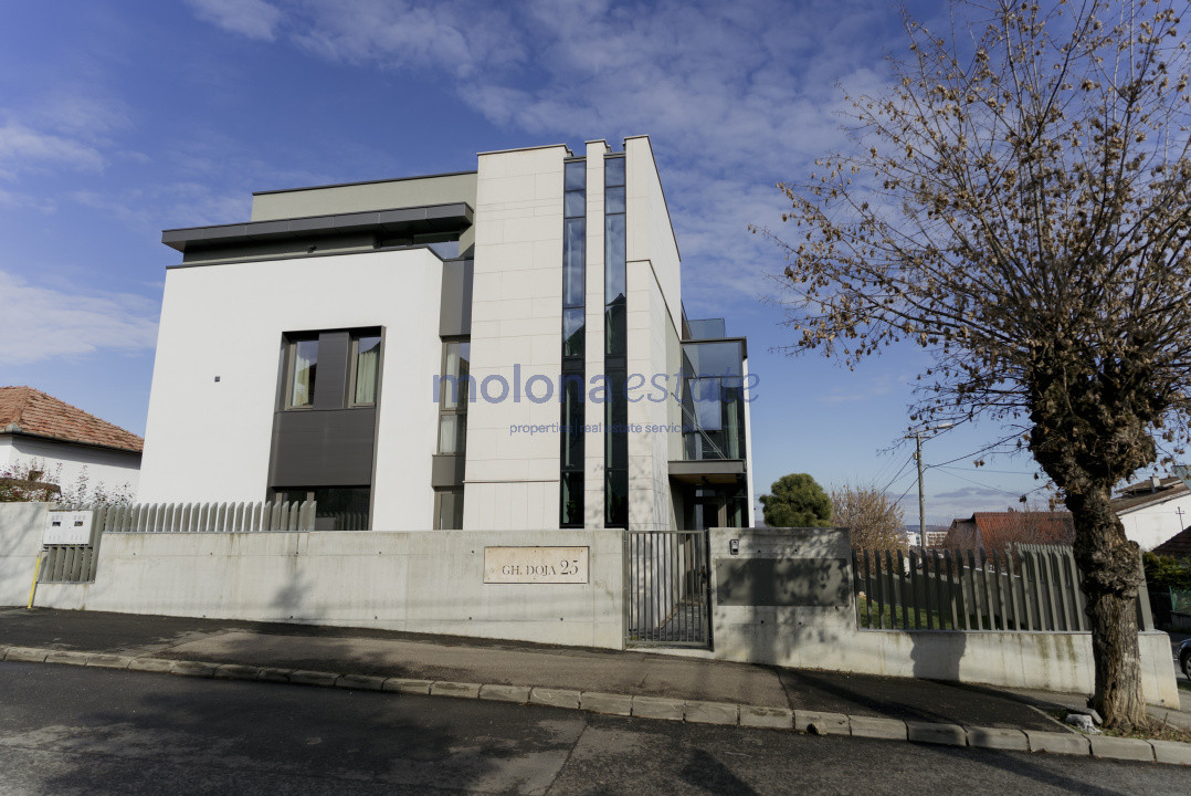 Proprietate rezidențială, cu două apartamente private, în Andrei Muresanu 