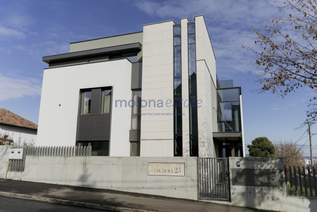 Proprietate rezidențială, cu două apartamente private, în Andrei Muresanu 