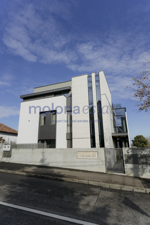 Proprietate rezidențială, cu două apartamente private, în Andrei Muresanu 