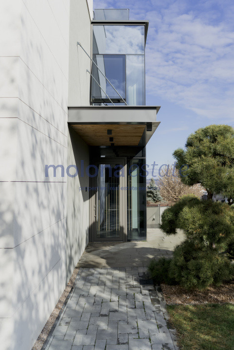 Proprietate rezidențială, cu două apartamente private, în Andrei Muresanu 