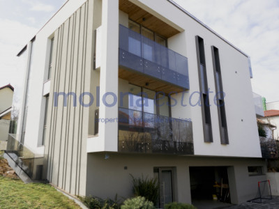 Proprietate rezidențială, cu două apartamente private, în Andrei Muresanu 