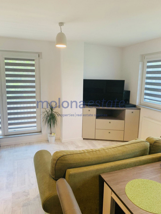 Apartament 3 camere, 79 mp, decomandat, etaj intermediar, zona vivo