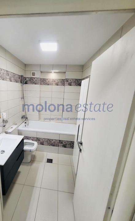 Apartament 3 camere, 79 mp, decomandat, etaj intermediar, zona vivo