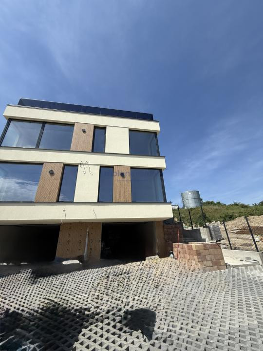 Duplex premium cu terasă panoramică rooftop, 195 mp utili și teren de 400 mp 