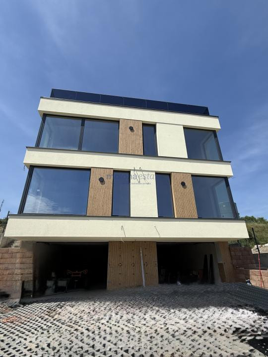 Duplex premium cu terasă panoramică rooftop, 195 mp utili și teren de 400 mp 
